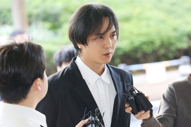 [속보] '부실 복무' 송민호, 1심 징역 1년에 집행유예 2년
