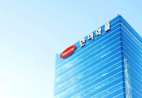 법원, 신동국 회장 상대 600억 위약벌 청구 기각...한미사이언스 사업 결정 둘러싼 소송