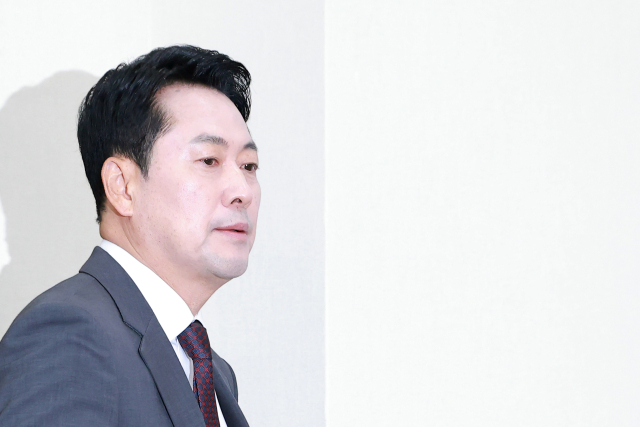 국민의힘 장동혁 대표가 1일 국회에서 열린 최고위원회의에 참석하고 있다. 연합뉴스