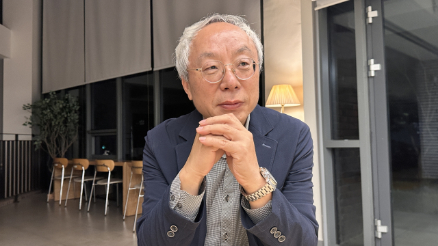 박장렬 연출.
