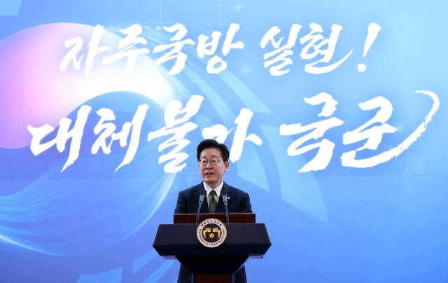 이재명 대통령이 1일 충남 계룡대에서 열린 제78주년 국군의 날 기념 오찬에서 축사하고 있다. 연합뉴스