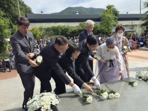 80주년 맞은 대구 10월 항쟁, 위령탑서 '80주기 추념식' 엄수 