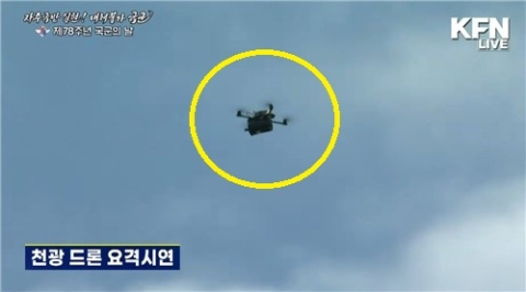 李대통령 보는 앞에서 '뚝'…국군의날 기념식서 드론 2대 또 추락 