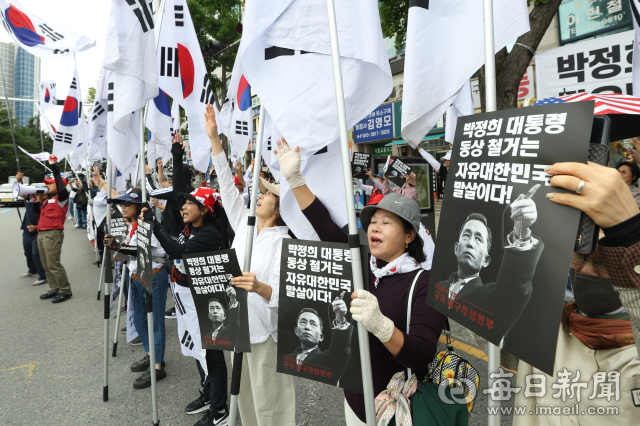 TK 지역민 '암살자(들)' 비판 확산…