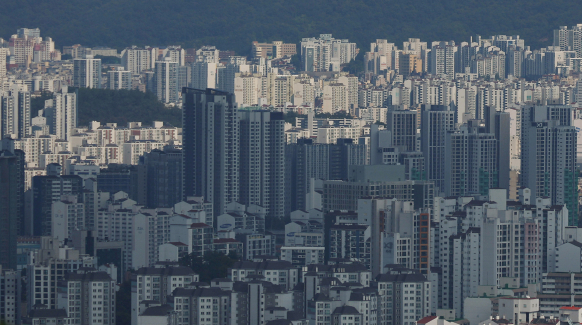 文정부 넘어섰다…서울 아파트값 86주 연속 상승
