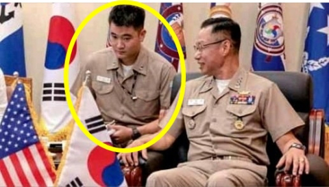 '쓰리스타' 장군 뒤 통역관 누구길래…