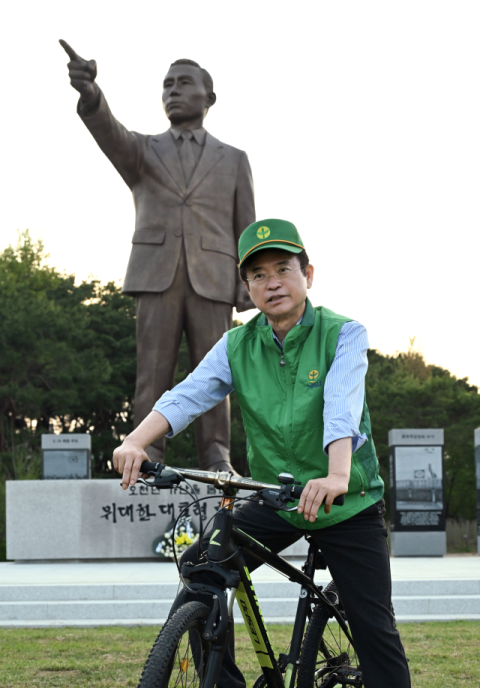 '암살자(들)'·박정희 동상 철거 소송에 이철우 경북지사 
