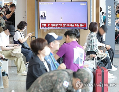 북한 탄도미사일 700㎞ 발사…한미일 즉각 유선 협의