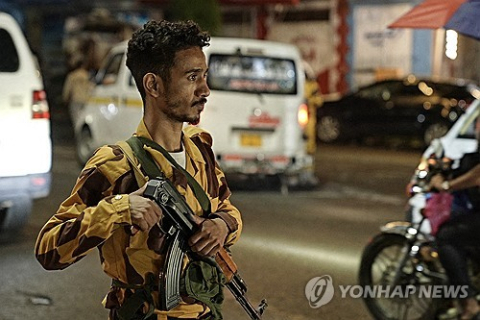 예멘 사나서 폭발 5차례…리야드 아람코 시설 화염도 목격