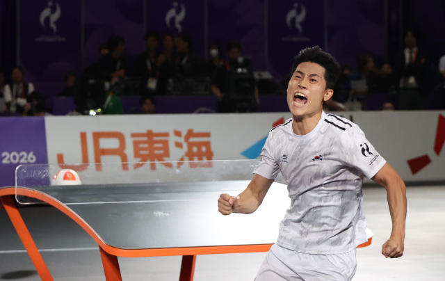 20일 일본 나고야 히가시 스포츠센터에서 열린 2026 아이치·나고야 아시안게임 테크볼 남자 단식 결승전 2세트에서 한국 이준석이 이라크 알리 자릴 메제르 알엘라야위를 상대로 승리하자 기뻐하고 있다. 연합뉴스