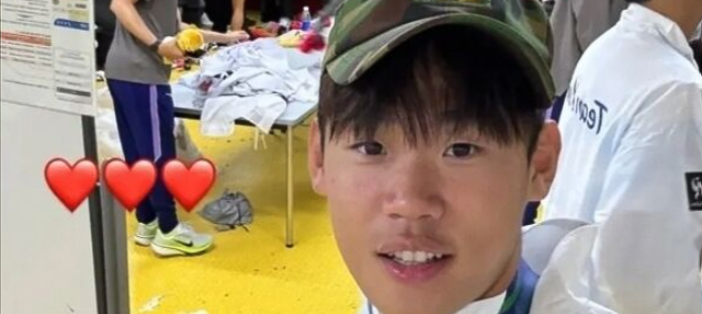 선넘은 '전역모 인증샷'…安 