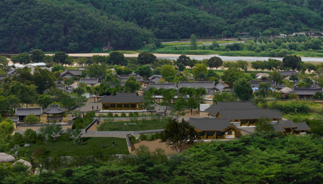 유산 보존에 가로막힌 석축 복구…하회·양동마을 딜레마