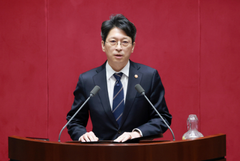 TK신공항 건설 두고 국토부 장관, 