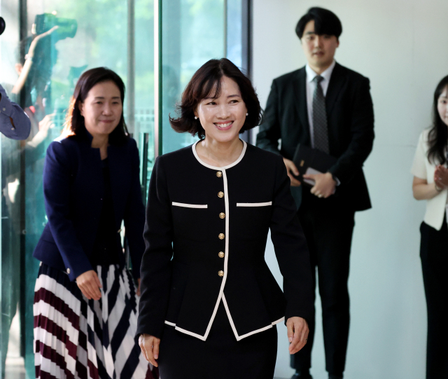 [포토뉴스] 출근하는 홍종희 대구지방중수청장
