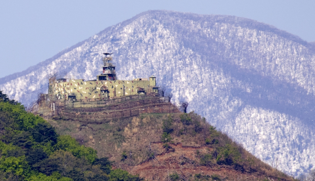 전방 부대에서 '빈총 경계'…野 