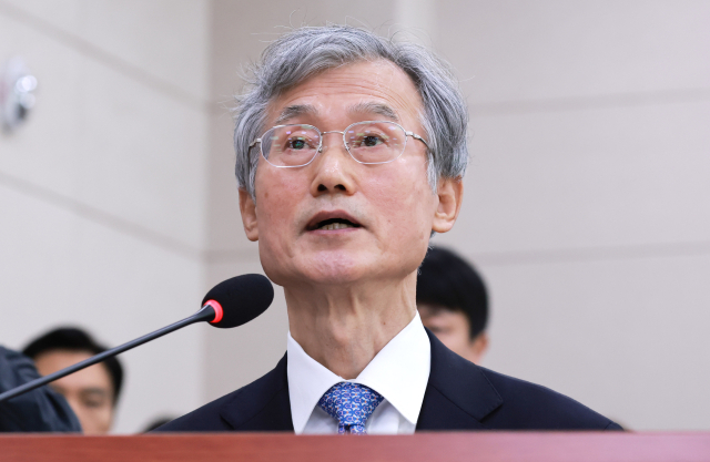 조희대 대법원장이 6일 국회 법제사법위원회에서 열린 대법원 등에 대한 국정감사에서 인사말하고 있다. 연합뉴스