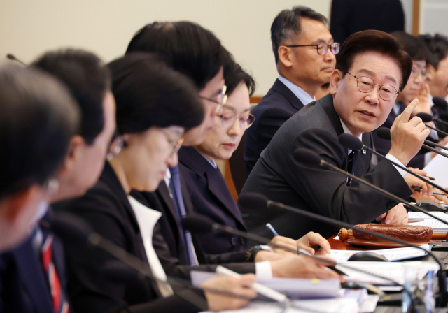 이재명 대통령이 6일 청와대에서 열린 국무회의에서 발언하고 있다. 연합뉴스