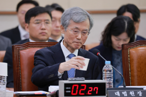 조희대, 與 공세에 강경 대응…