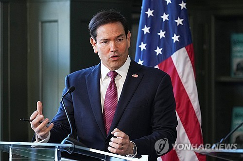 마코 루비오 미국 국무장관이 아이슬란드 레이캬비크를 방문해 기자회견을 하고 있다. 연합뉴스