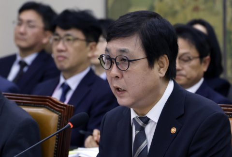 문체부 장관, '암살자(들)' 논란에 