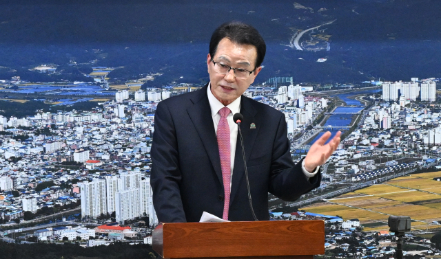 이홍기 거창군수 거창의 미래 30년을 준비하기 위한 핵심전략사업과 공약 추진 방향을 밝혔다.거창군 제공
