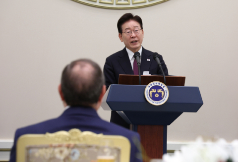 李 대통령 흔드는 '대북송금'…野, 