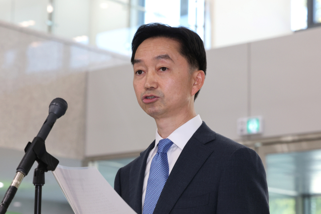 김지용 중대범죄수사청장 후보자가 8일 인사청문회 준비 사무실이 마련된 정부서울청사 창성동 별관에서 현안과 관련한 입장을 밝히고 있다. 연합뉴스