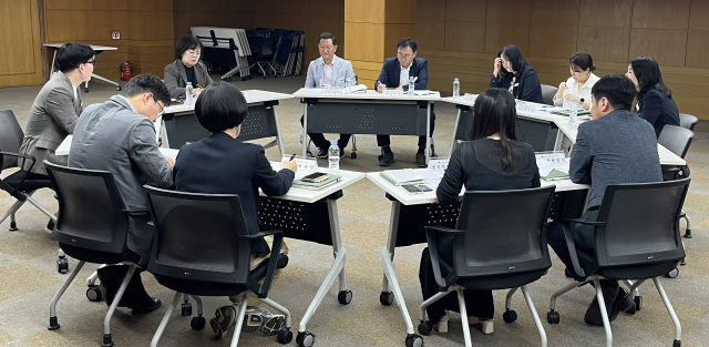 김천시는 8일 조현애 부시장 주재로 농업기술센터 소장과 과장, 팀장 등이 참석한 가운데 포도산업 주요 현안과 대응 방안을 논의하는 대책회의를 열었다. 김천시 제공