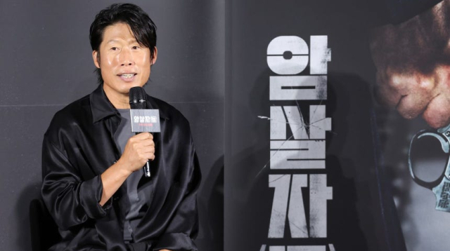 유해진, '쌍천만' 배우 되나…'암살자(들)' 1위 굳건