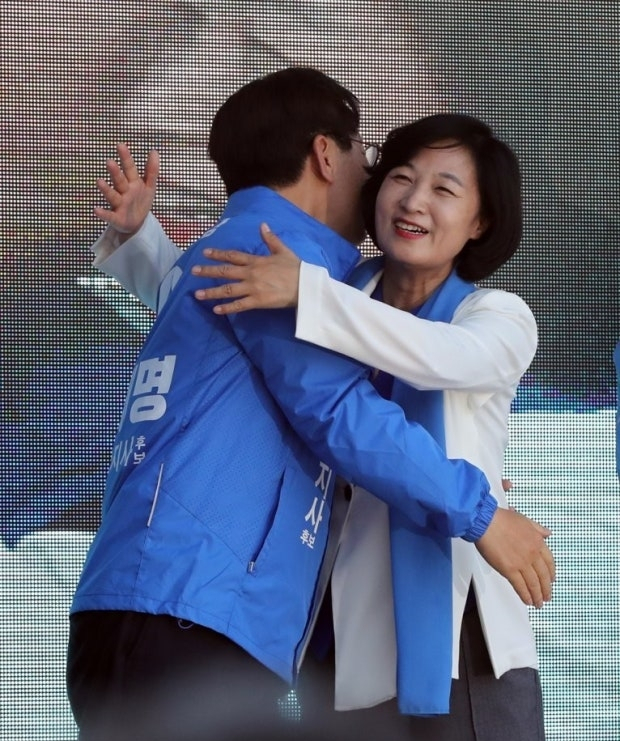 추미애 경기도지사와 이재명 대통령의 과거 모습. 연합뉴스