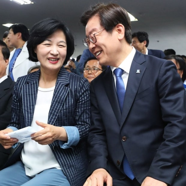 추미애 경기도지사와 이재명 대통령의 과거 모습. 연합뉴스