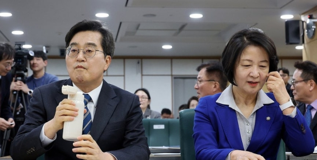 김동연 전 경기도지사, 추미애 현 경기도지사. 연합뉴스
