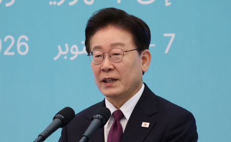 李 