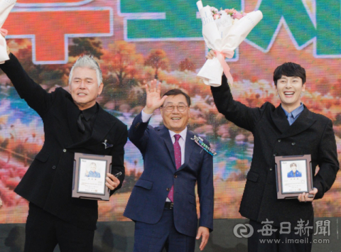 '수려한 합천' 이동준·일민 父子 홍보대사 위촉