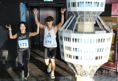 [포토뉴스] 한계에 도전… 대구 83타워 계단 레이스