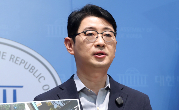 대구 천장 붕괴 사고로 38명 다칠 때…李, 골프장 있었다