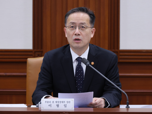 이형일 부총리 겸 재정경제부 장관이 12일 서울 종로구 정부서울청사에서 열린 대외경제장관회의에서 발언하고 있다. 연합뉴스