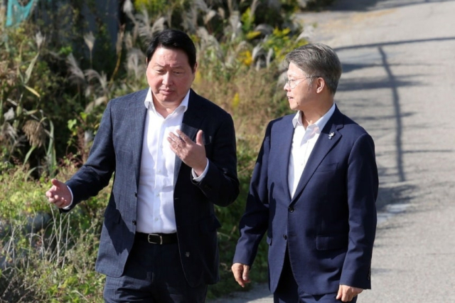 최태원 '호남 반도체 클러스터' 속도전 강조…관련株 급등