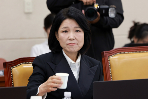 李대통령 부모 묘소 찾아간 이진숙…민주당 