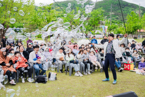 가을, 군위에서 만나는 김수환 추기경의 삶…17일 '군위 사랑 나눔페스타', '용대리 용&꽃 축제' 주목