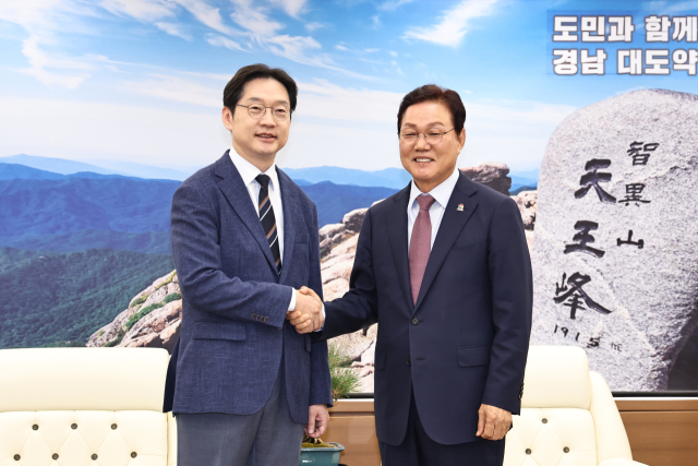 박완수, 김경수 만나 공공기관 이전·해사 진해 존치 건의