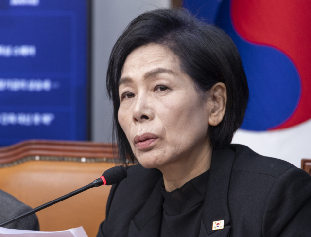 더불어민주당 최민희 최고위원이 10월 12일 국회에서 열린 최고위원회의에서 발언하고 있다. 연합뉴스