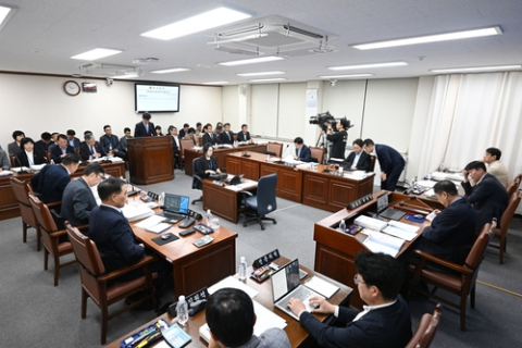 제주 제2공항 갈등조정협의회, 한 달 새 통합→분리 운영 선회…도의회 질타