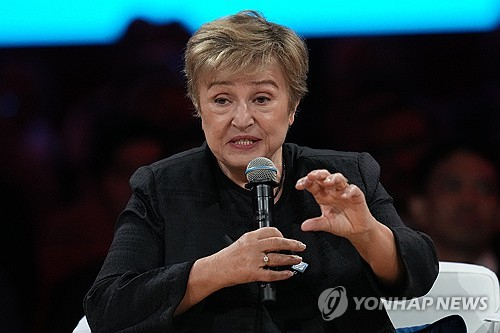 12일 태국 방콕 퀸 시리킷 국립컨벤션센터에서 열린 IMF·세계은행 연차총회에서 크리스탈리나 게오르기에바 IMF 총재가 연설하고 있다. 연합뉴스