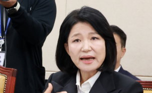 이진숙, 방미통위 국감서 '제척'…국힘 불참 속 찬성 12표