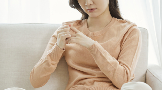 레이노 증후군, 손끝 3색 변하면 통증 5분이 기준
