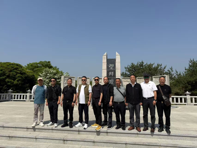 중국 현지 여행업계 관계자들이 최근 대구·경주 지역 관광상품 개발을 위해 주요 관광지를 답사한 뒤 기념촬영을 하고 있다. 명품세계여행 제공.