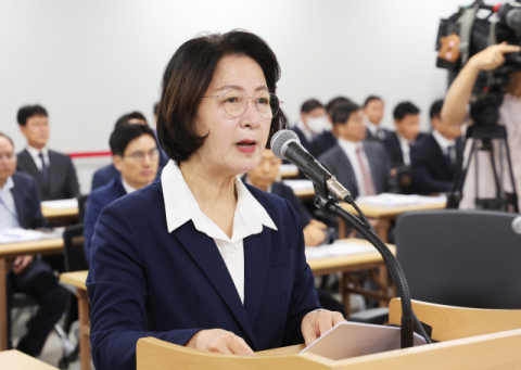 사퇴 청원에 8문장으로 답한 추미애…무성의 지적에 