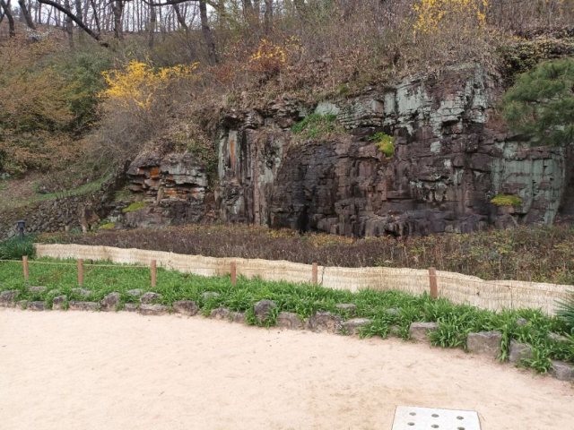 삼성그룹 창업주 이병철 회장의 생가 청룡방 암석