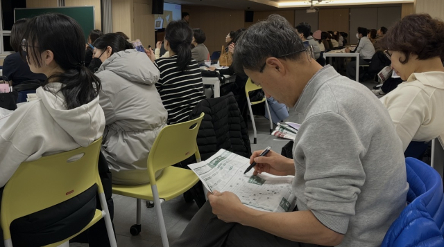 대입 설명회 온 아빠들…대학입시, 이젠 '바짓바람'